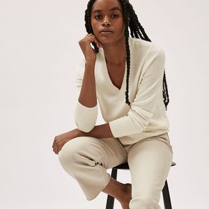 Everlane The cashmere V-neck (women M)